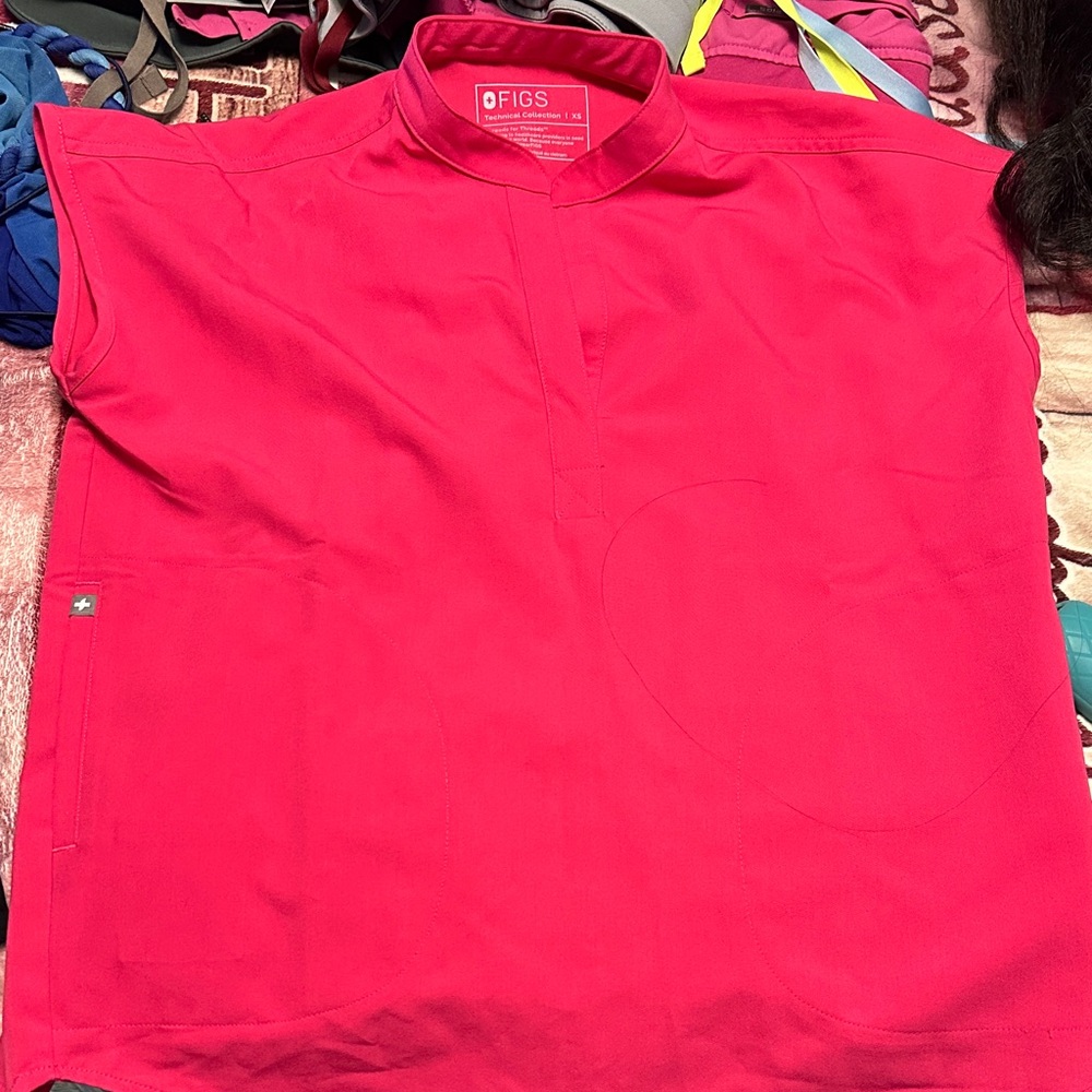 Figs womens Rafaela Shirt in shocking pink